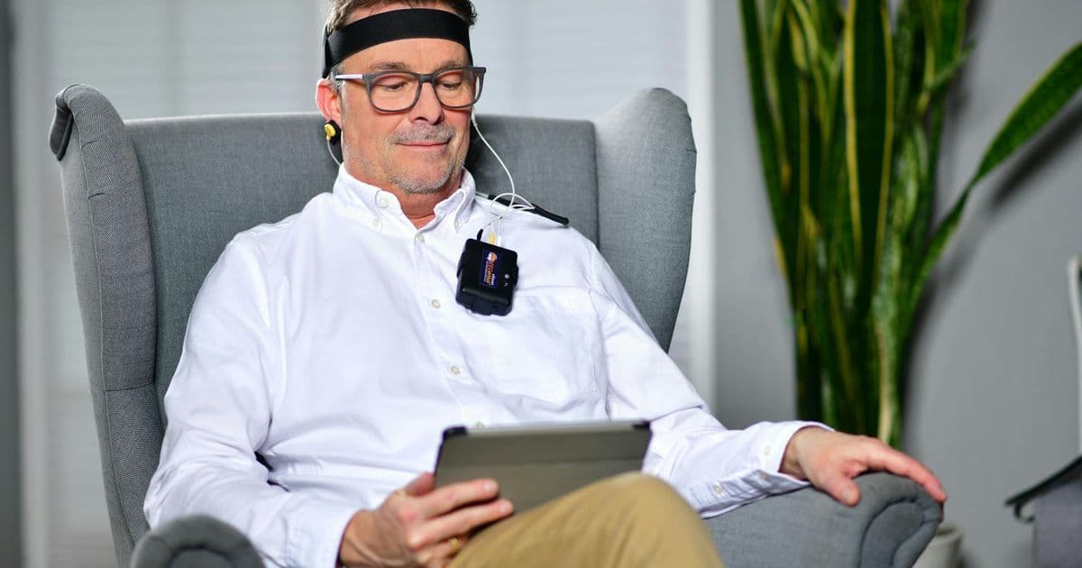 Neurofeedback and biofeedback brain therapy session